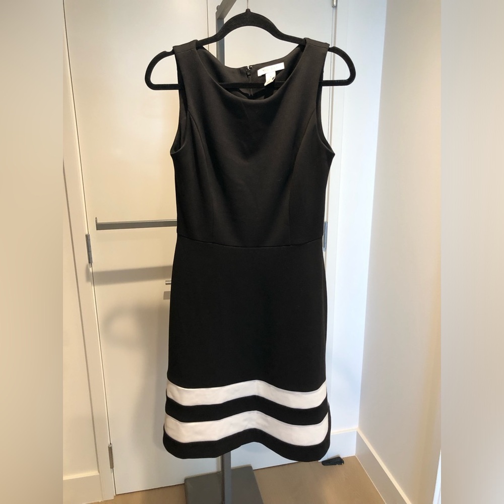 White House Black Market Fit and Flare Black and White Dress Size 8